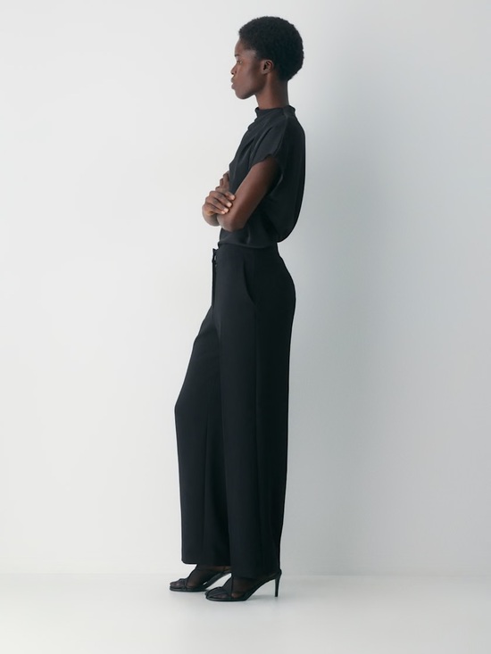 Aritzia Pants - NWT Aritzia The Limitless Pant Curve-Fit, Crepette, Black, Sizes 4 & 6, 31.5”